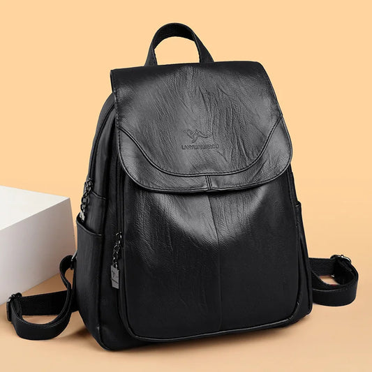 Sac à dos en cuir noir porté, matière à entretenir régulièrement
